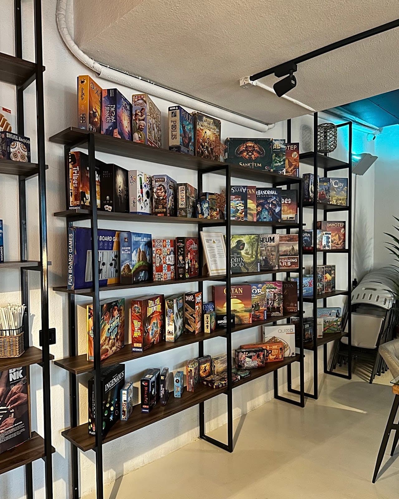 كم كم كافيه komkom cafe