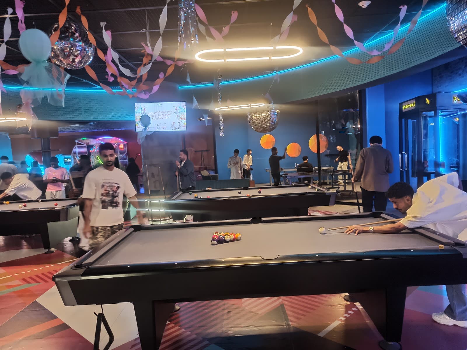 The B Club نادي البولينج