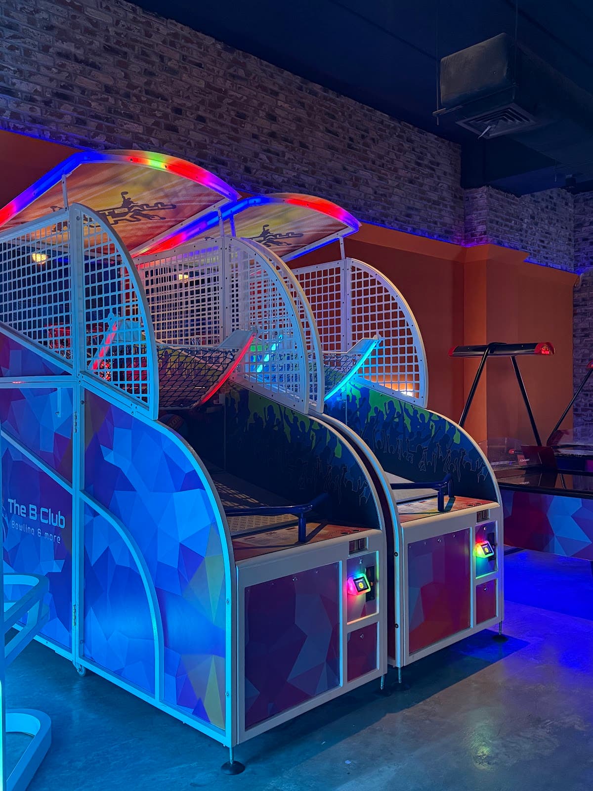 The B Club نادي البولينج