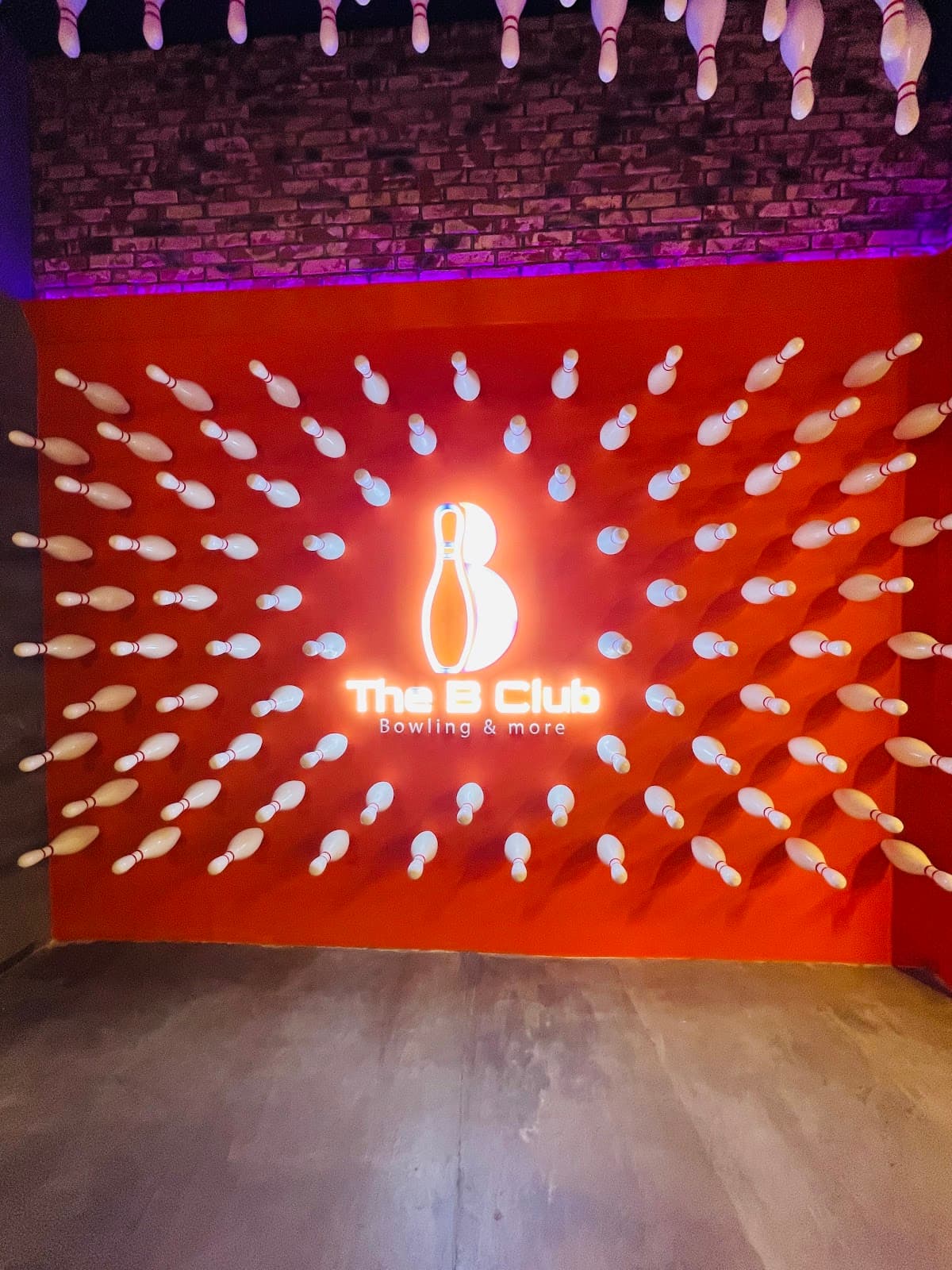 The B Club نادي البولينج