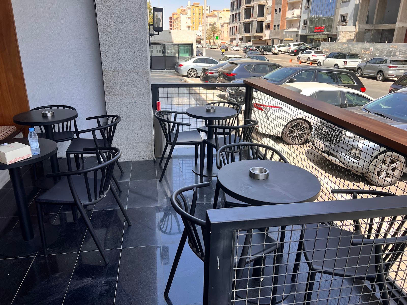 عتيق بار