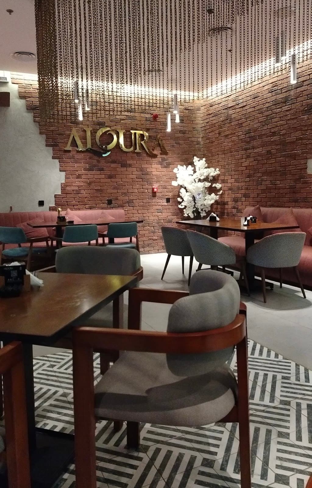 ALOURA LOUNGE