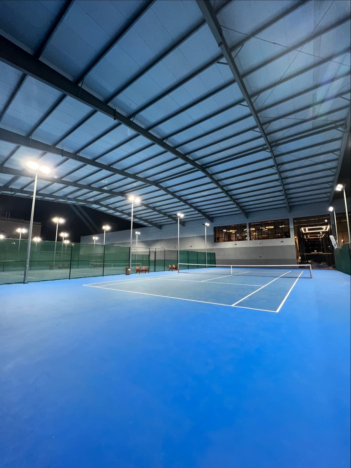 أكاديمية التنس والاحتراف الرياضية (VAMOS) - The Professional Tennis Academy