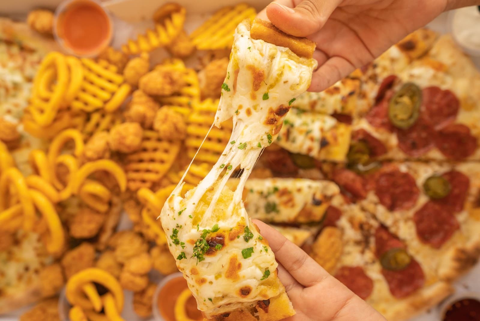 SOMOSAYS PIZZA