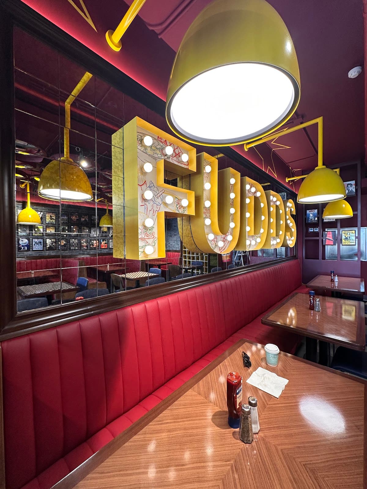 Fuddruckers فدركرز