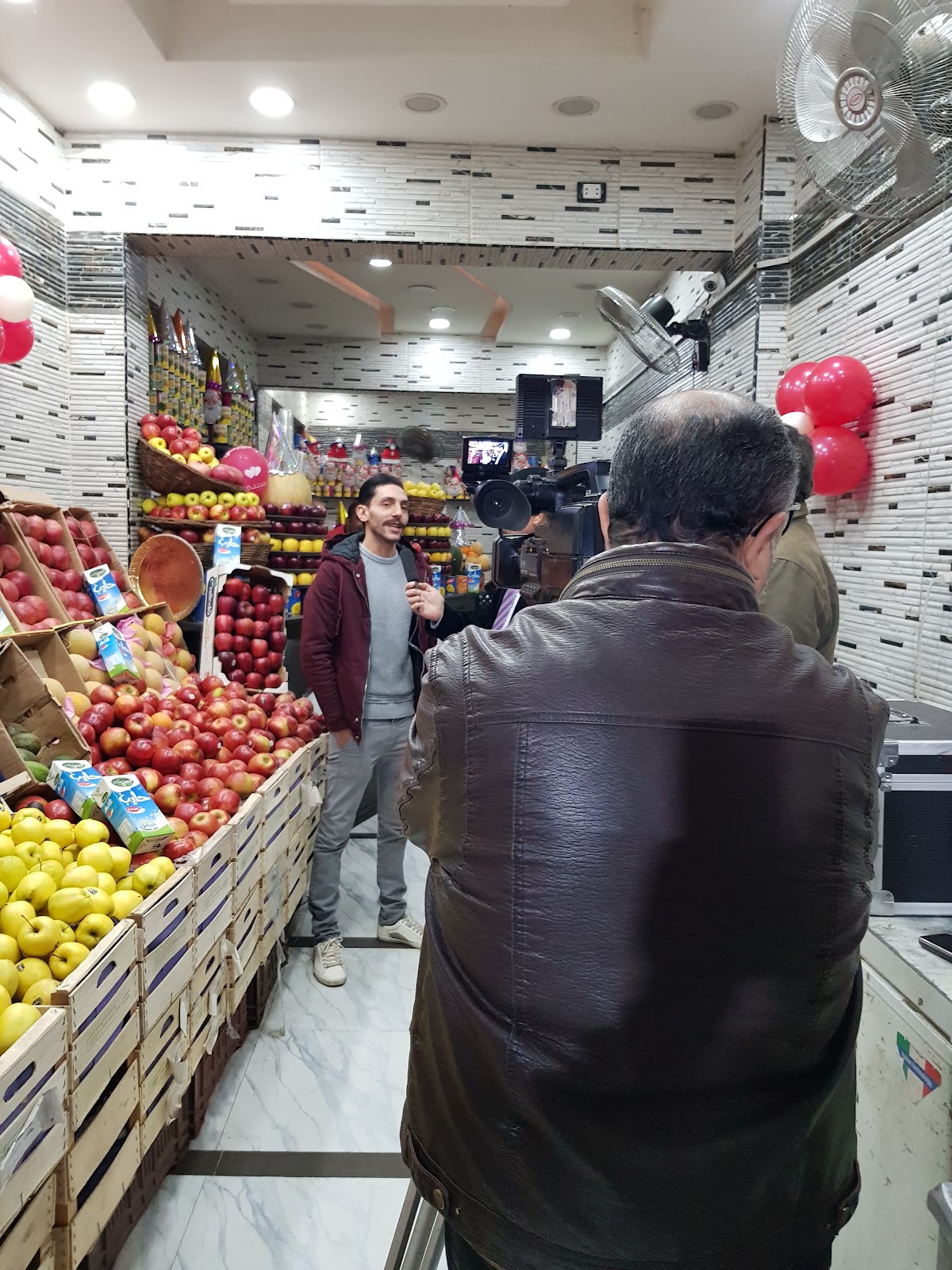 بيتزا وكريب وعصاير القنبلة