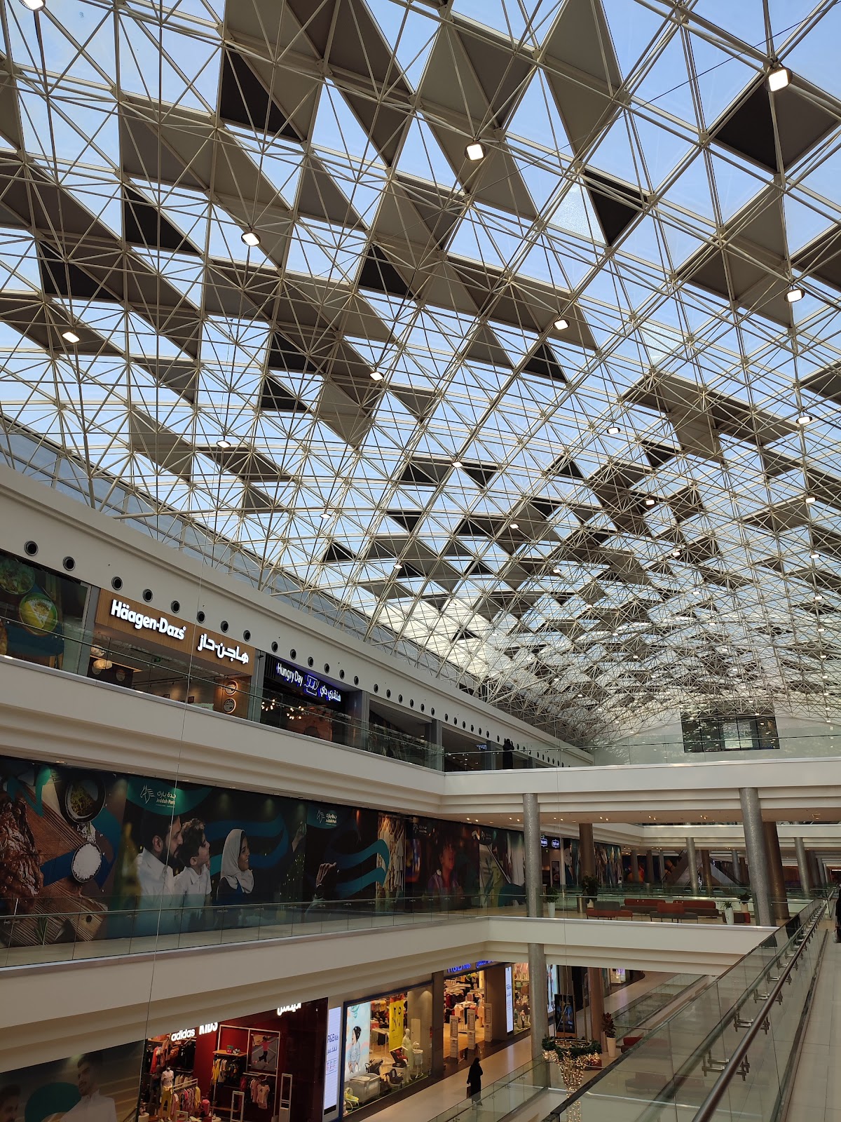 Bonica, Serafi Mega Mall