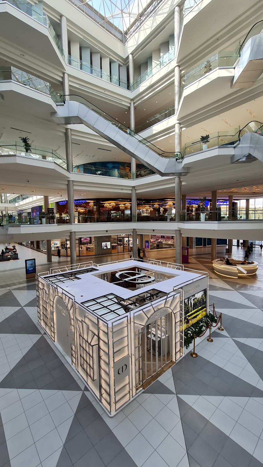 Bonica, Serafi Mega Mall