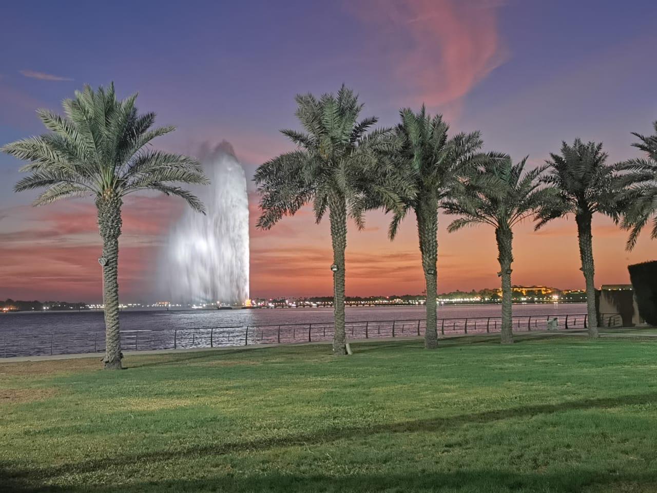 مركز ﻻزوردي