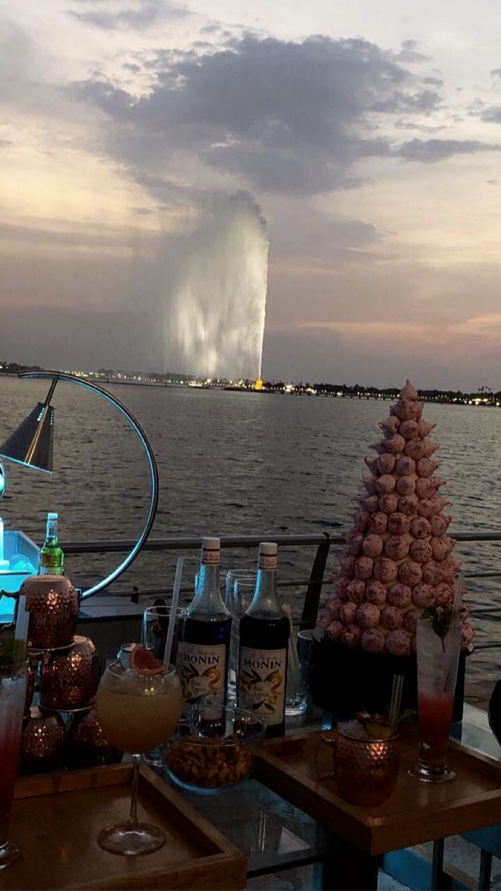 مركز ﻻزوردي