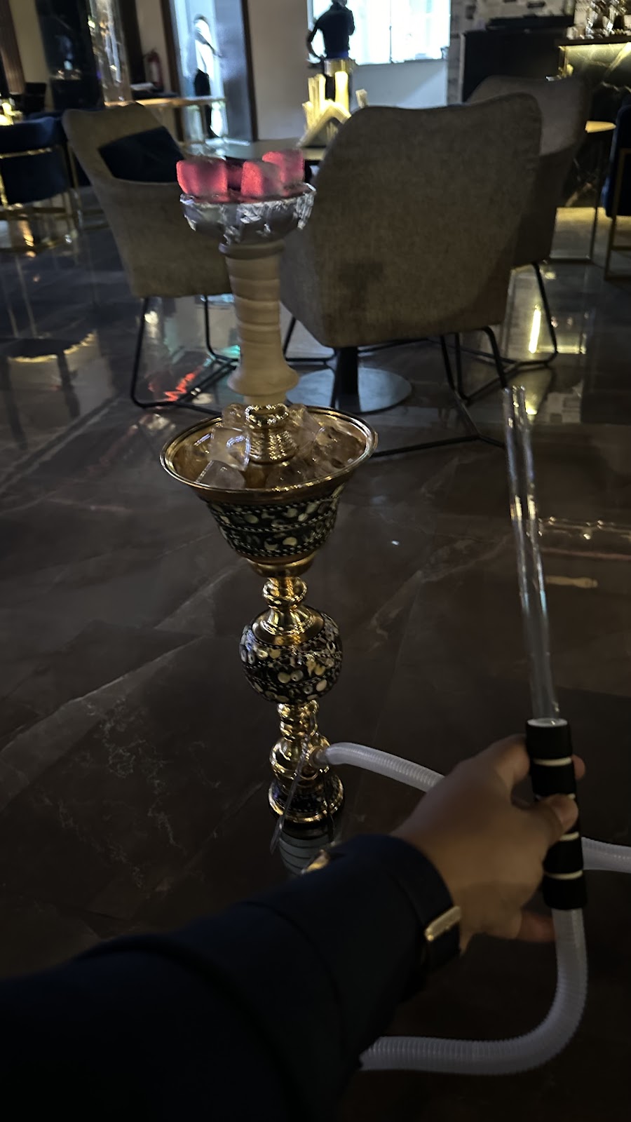 مقهي ومطعم تيتانيوم