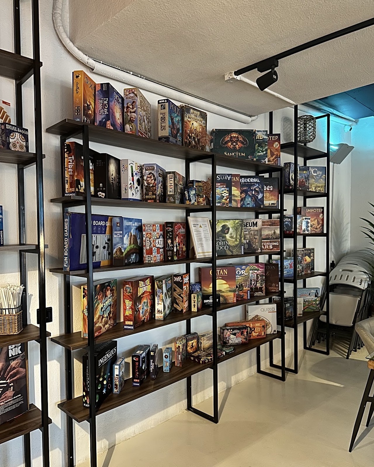 كم كم كافيه komkom cafe