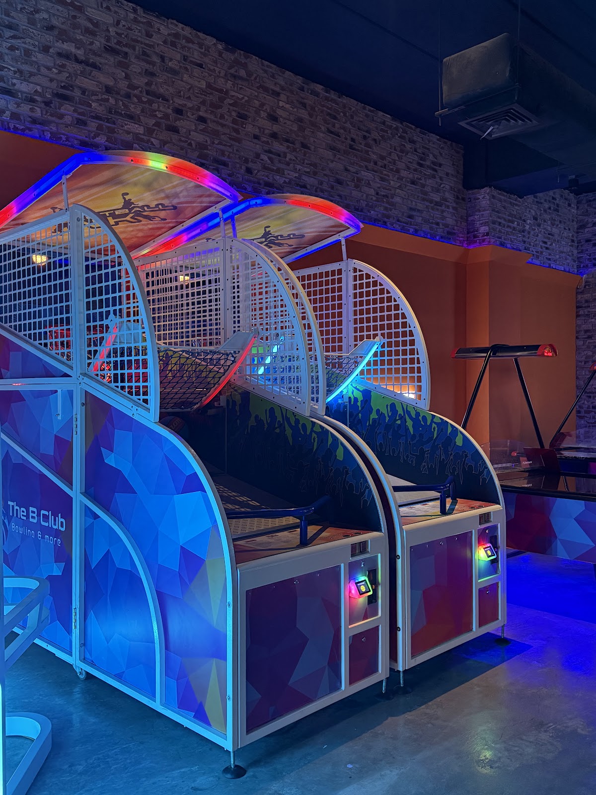 The B Club نادي البولينج