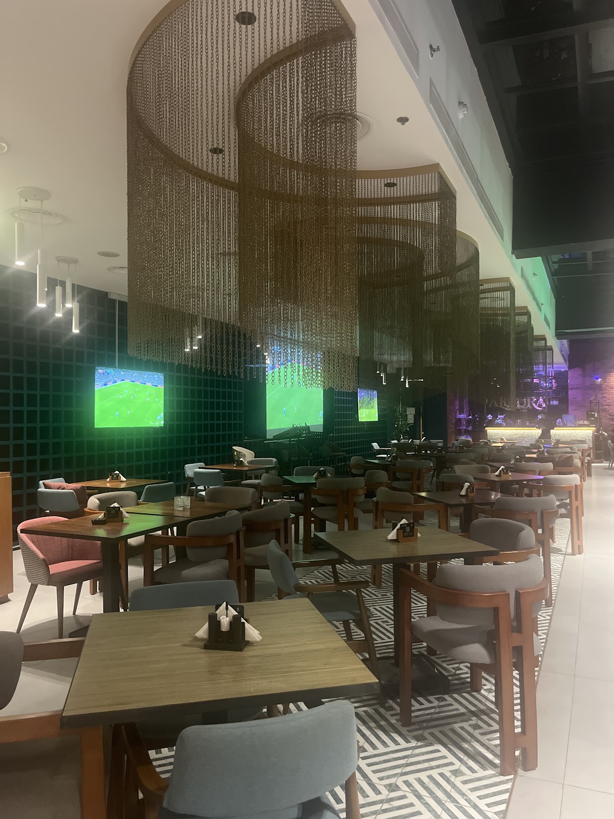 ALOURA LOUNGE - Cafés in Jeddah - 4