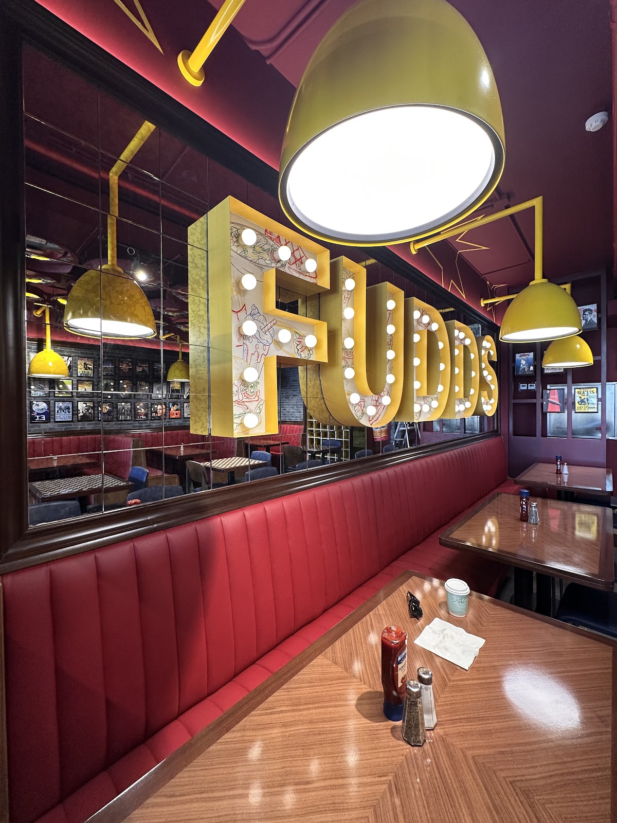 Fuddruckers فدركرز
