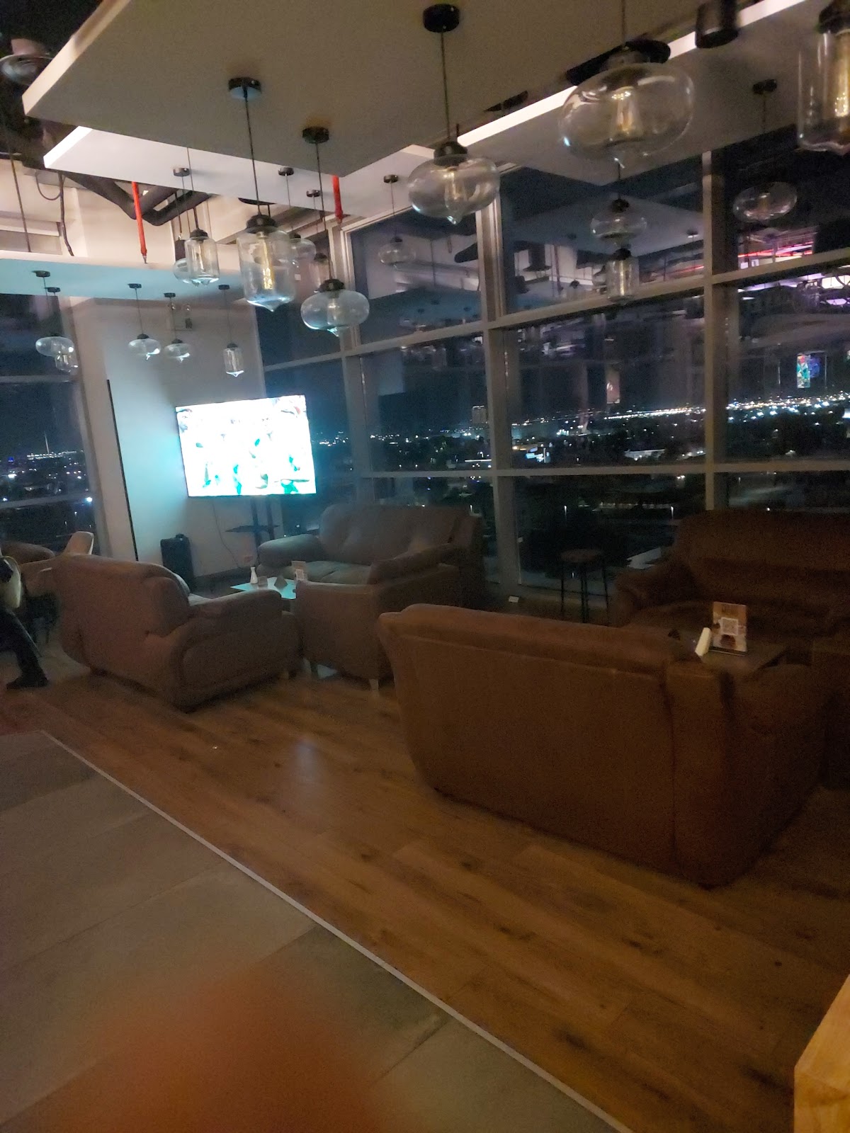 After 11 lounge