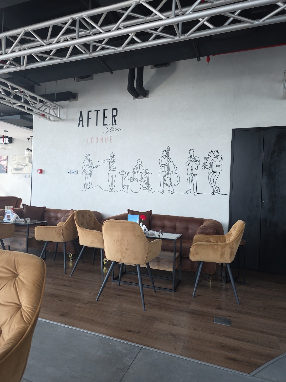 After 11 lounge